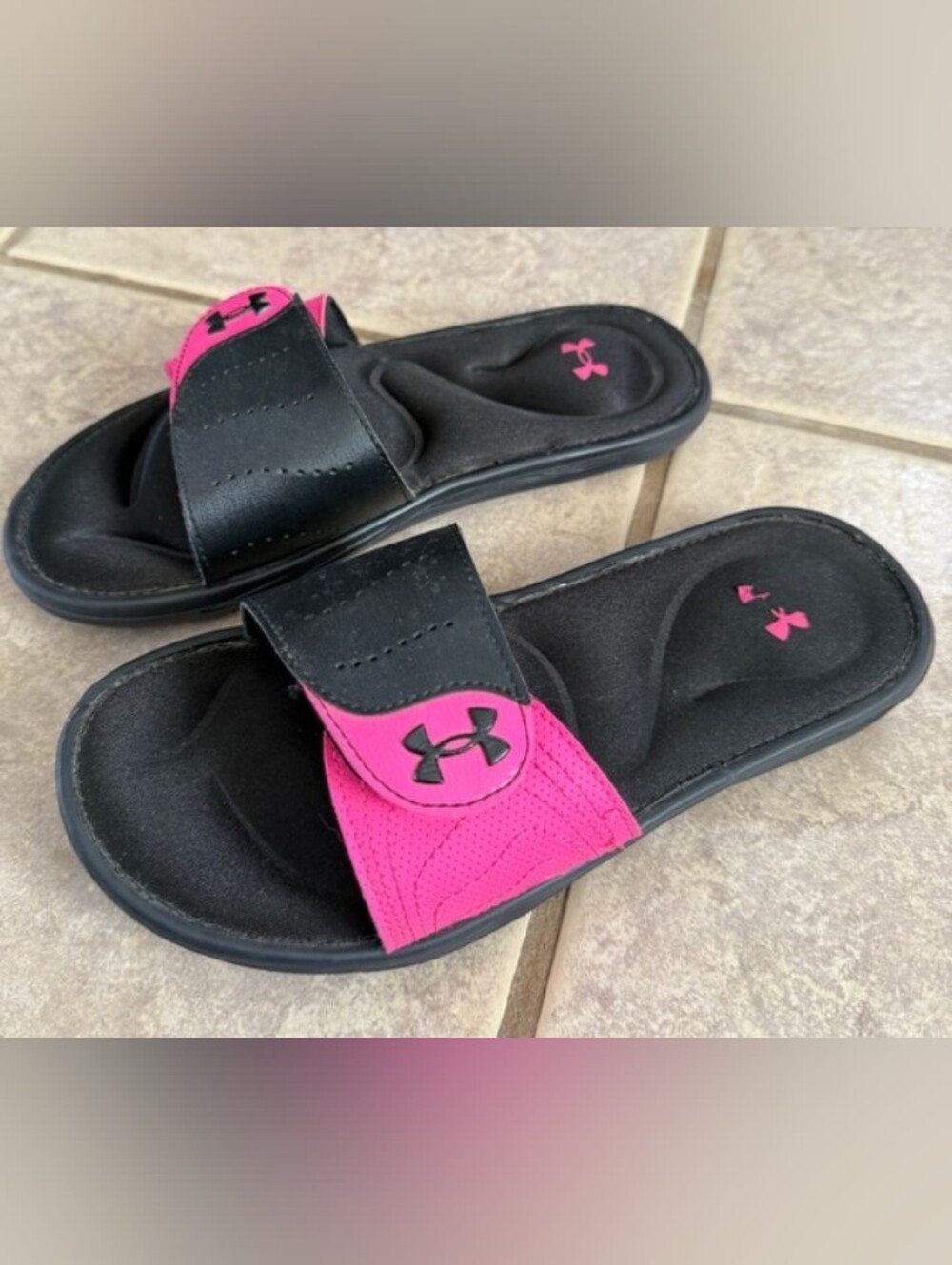 Under Armour Memory Foam Woman's Size 6